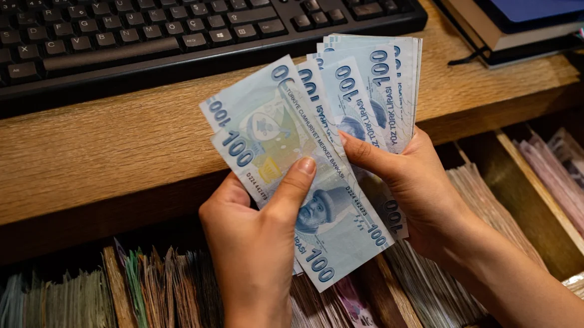 La livre turque atteint un nouveau record à la baisse après avoir chuté de 37% l'année dernière.